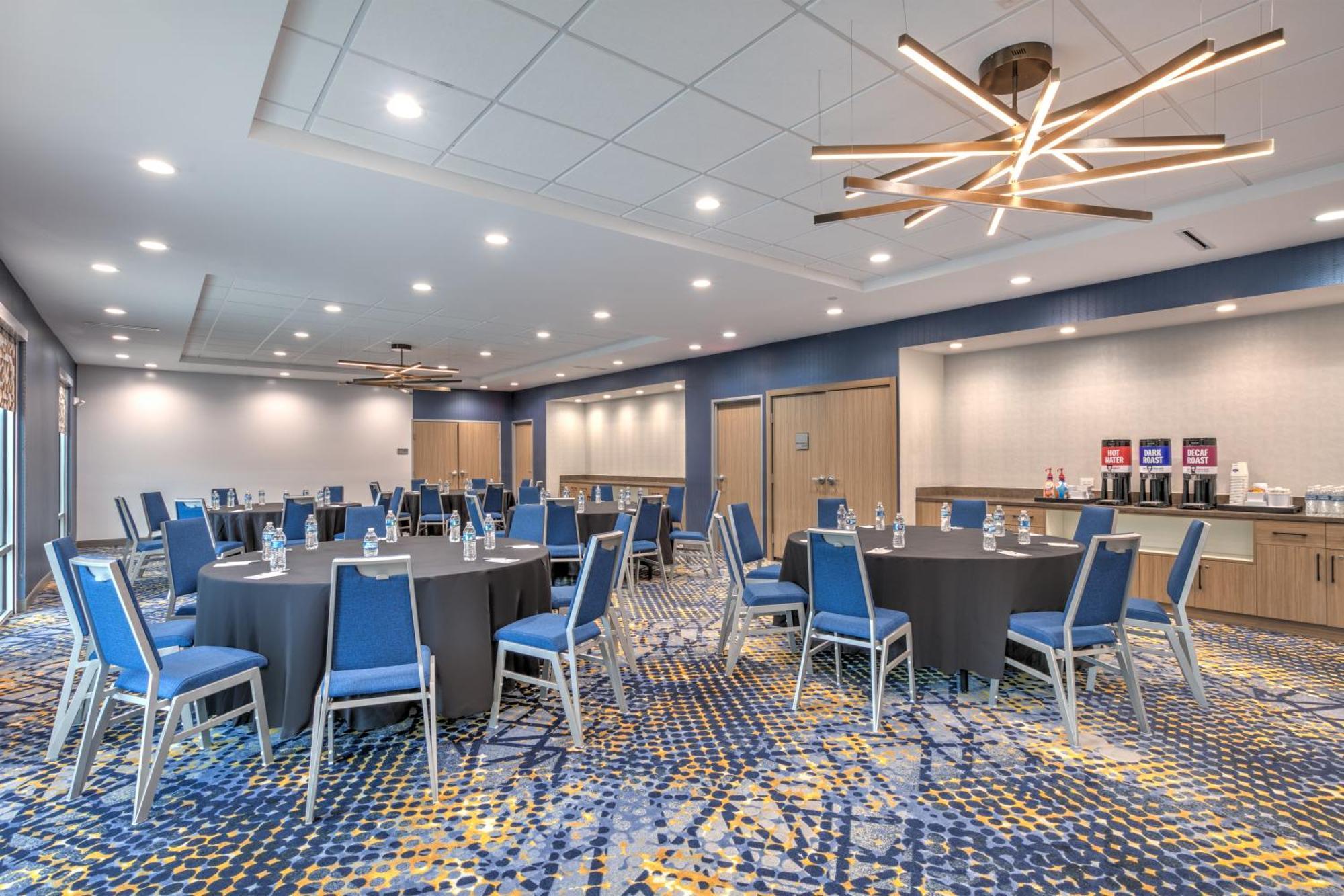 Hampton & By Hilton Shenandoah Hotel 3*