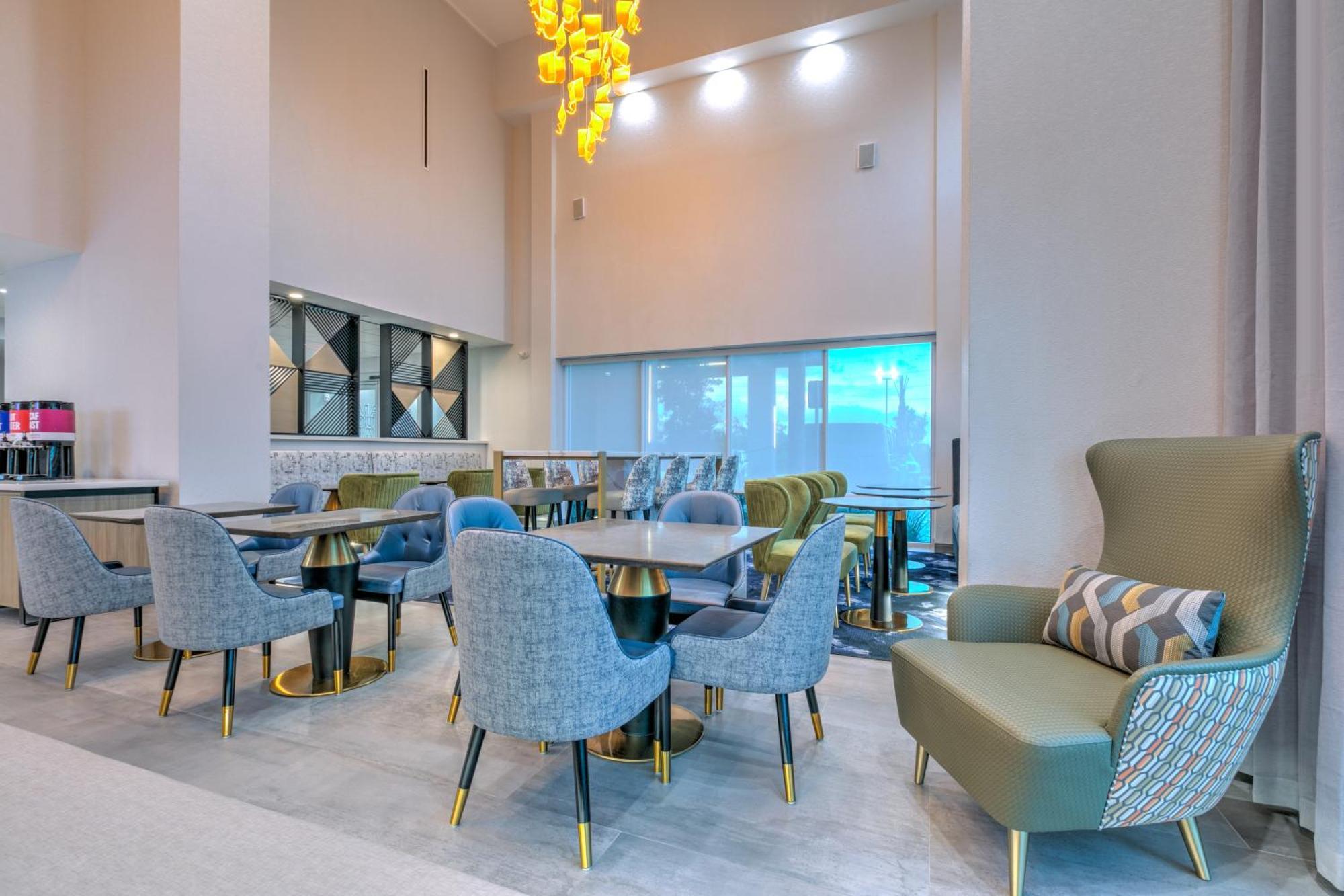 Hampton & By Hilton Shenandoah 3* The Woodlands