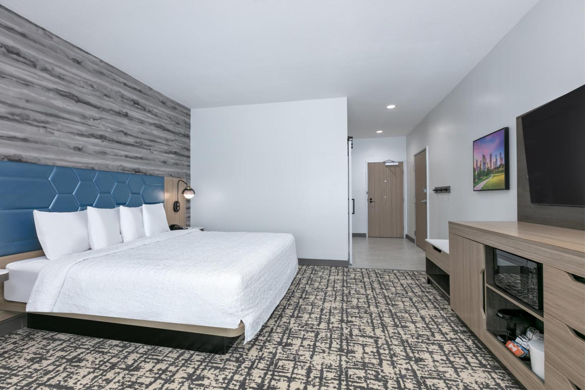 Hampton & By Hilton Shenandoah Hotel