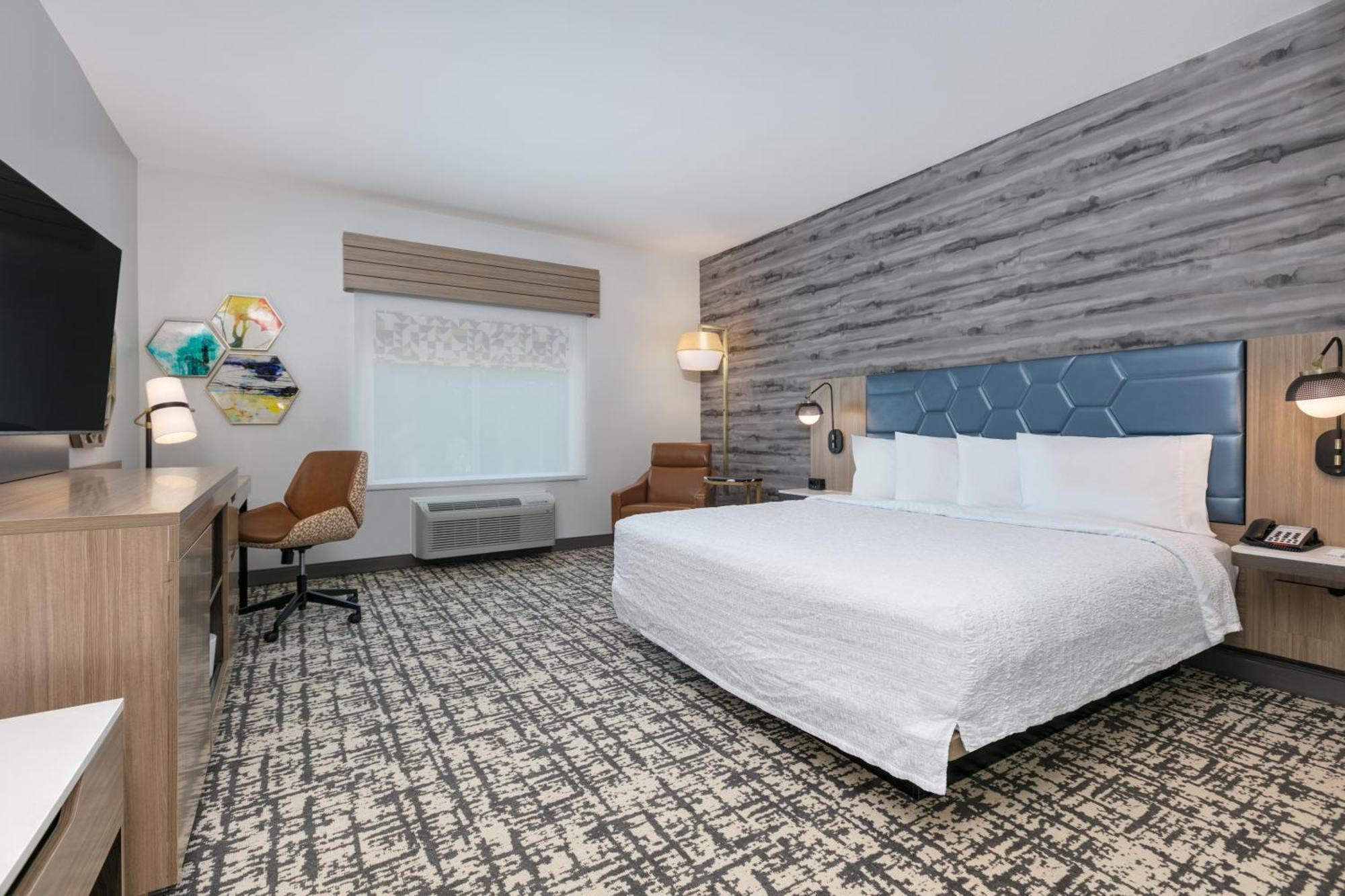 Hampton & By Hilton Shenandoah Hotel