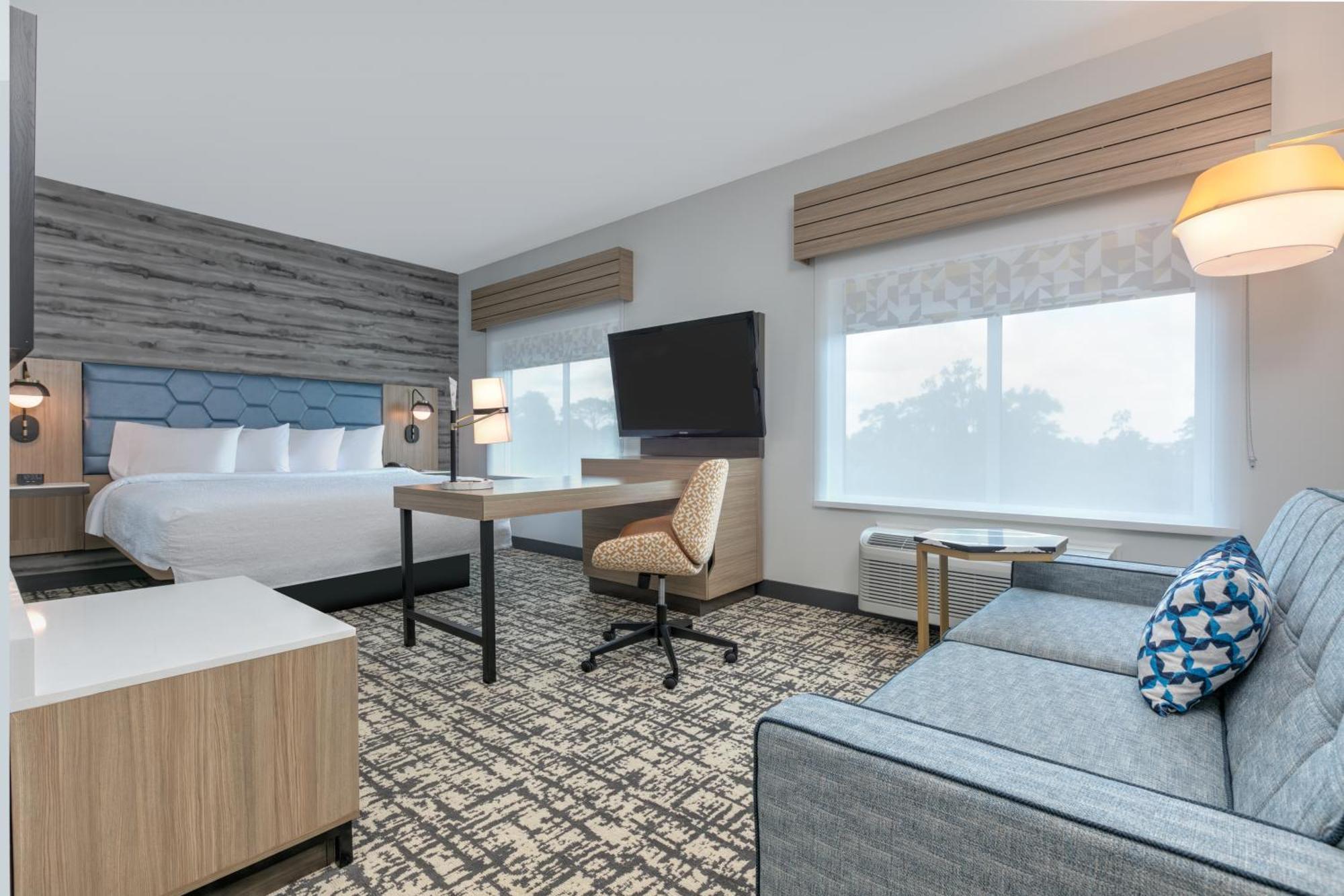 Hampton & By Hilton Shenandoah